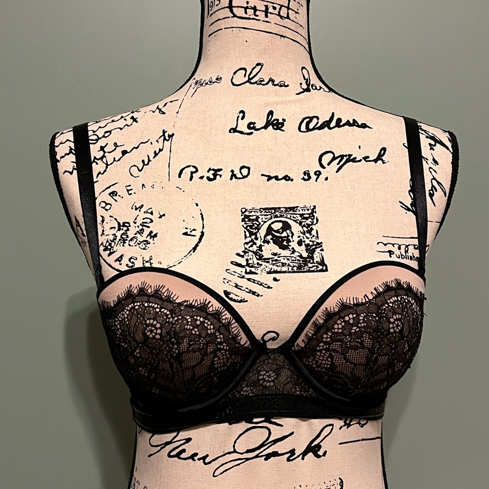 Victoria's Secret Very Sexy Push Up Black Lace Strapless Bra
